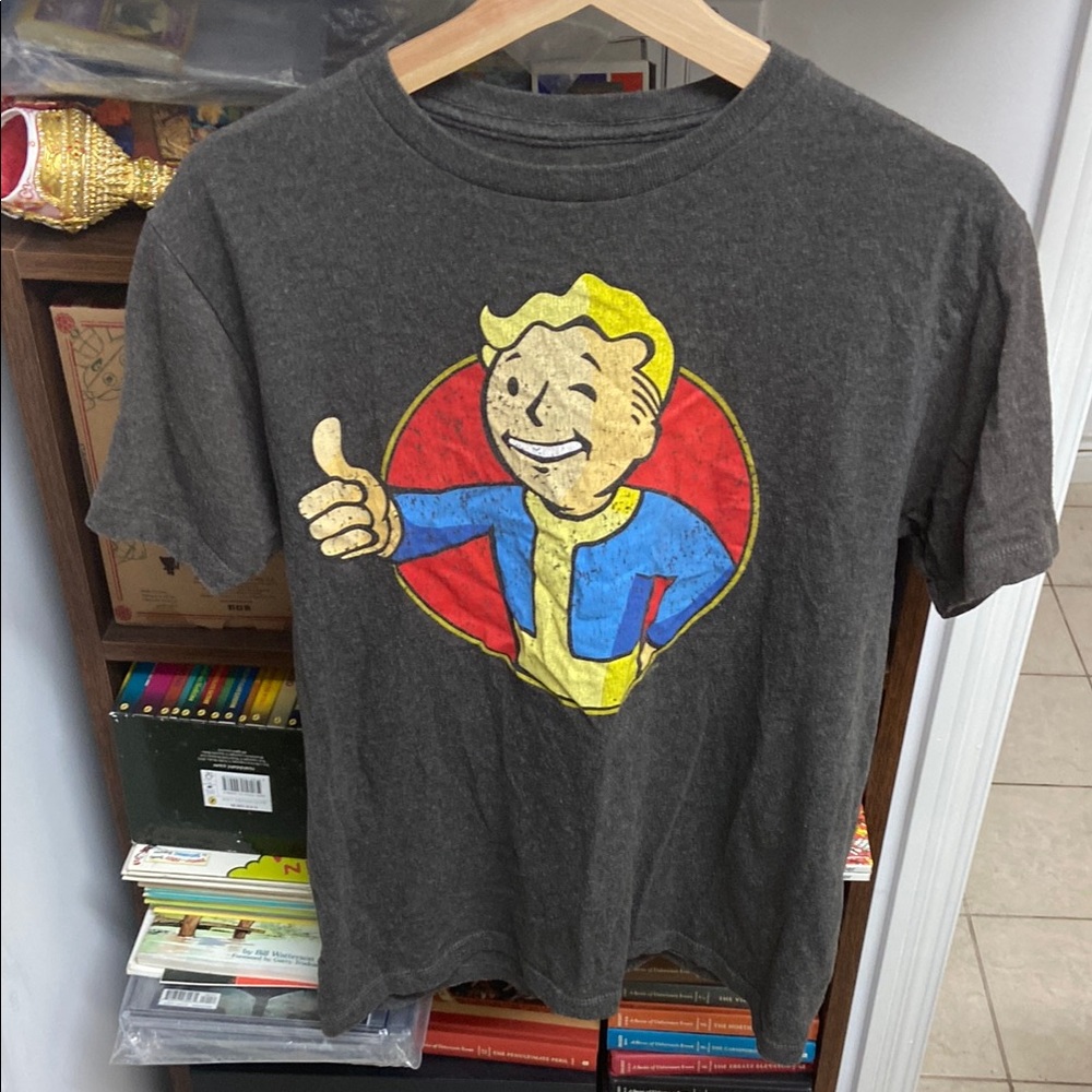 Vintage 2014 Bethesda Fallout “Vault Boy” Mascot Video Game Gray Graphic T-Shirt